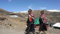 Obec Hikkim v údolí Spiti v Himálaji na severu Indie