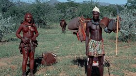 U Himbů se o děti stará rozvětvená rodina.