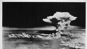 Atomová bomba Little Boy shozená na Hiroshimu zabila do konce roku 1945 téměř 140.000 lidí.