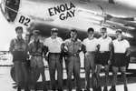 Posádka letounu Enola Gay, který svrhl atomovku na Hirošimu