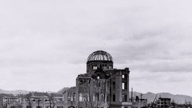 Takhle dopadla Hirošima po svržení atomovky. Co by zbylo z Prahy?