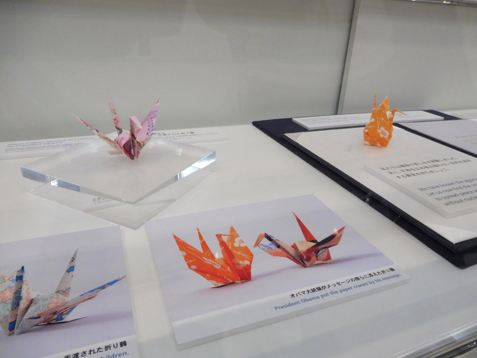 Památník v Hirošimě: Barack Obama zde má své origami, japonské jeřáby.