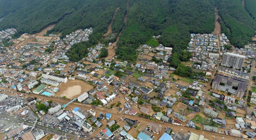 Sesuvy půdy zabily v japonské Hirošimě i dvouletého chlapce.