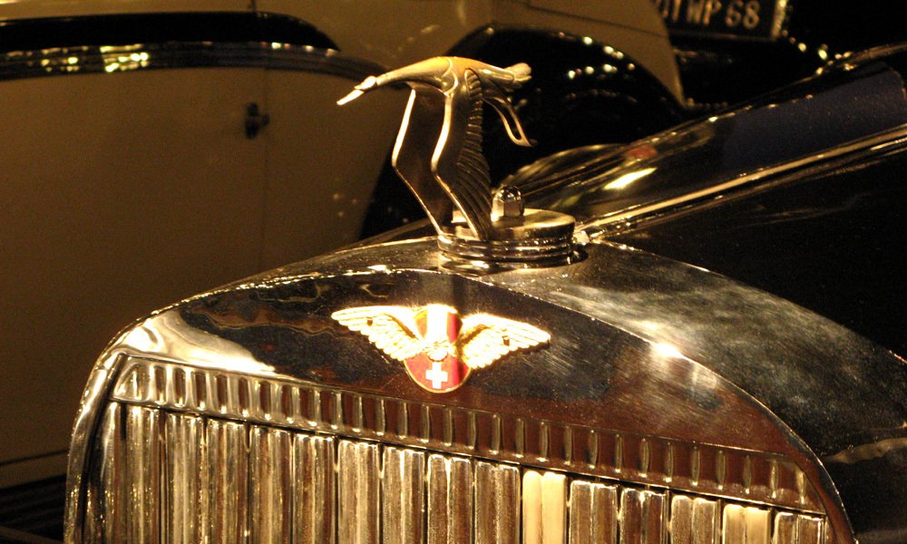 Všechny vozy Hispano-Suiza měly na chladiči sošku čápa, symbol štěstí, věrnosti a plodnosti a také symbol francouzského regionu Alsasko.