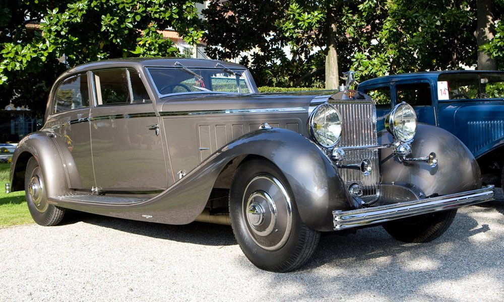 Čtyřdveřový Hispano-Suiza J12 Berline s karoserií Fernandez and Darrin z Boulogne-sur-Seine.