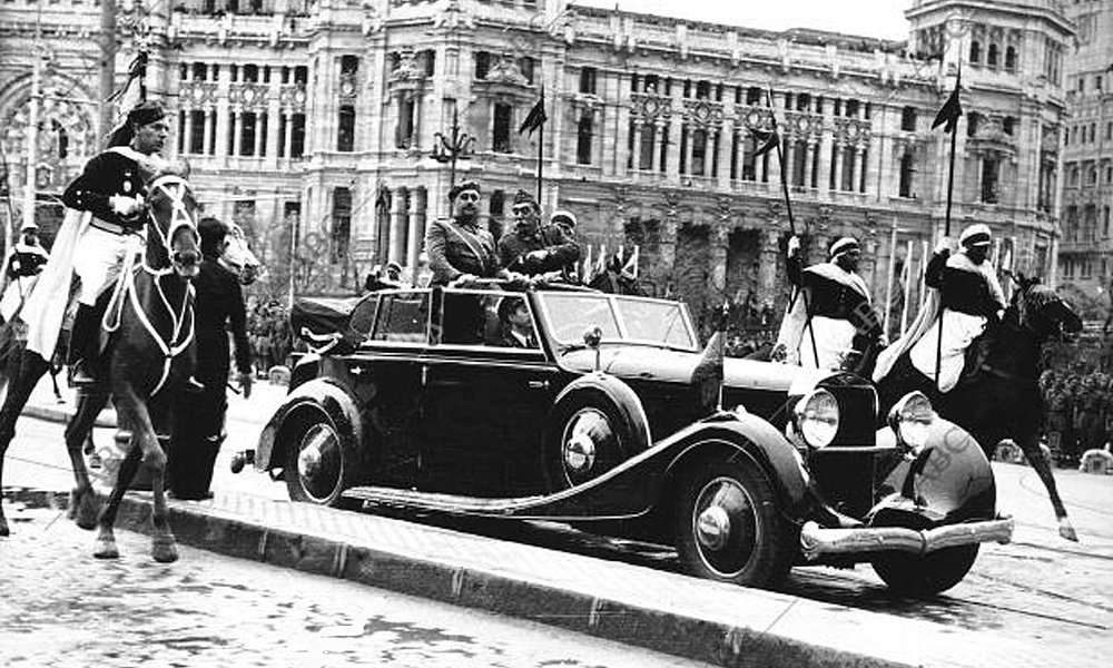 S kabrioletem Hispano-Suiza J12 se španělský diktátor generál Franco objevil v květnu 1939 na přehlídce v Madridu, konané na počest vítězství v občanské válce.