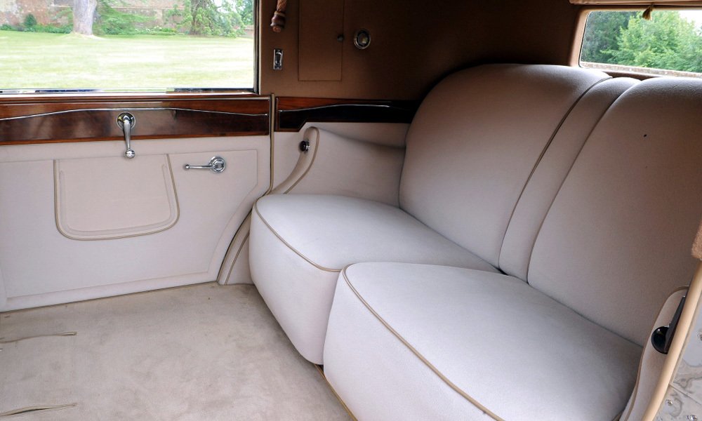Luxusní klubovková zadní sedadla limuzíny K6 s karoserií Franay.