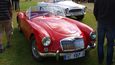 Další britský roadster MG A. Je starší než Spitfire, jeho výroba byla zastavena v roce 1962.