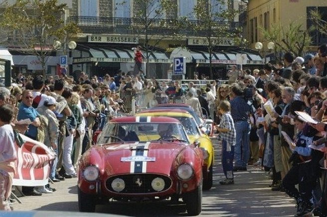 Historie	Ferrari 250 GT TdF a Rolls-Royce Silver Shadow