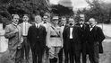 Milan Rastislav Štefánik ve skupině politických spolupracovníků ve Washingtonu v roce 1917.