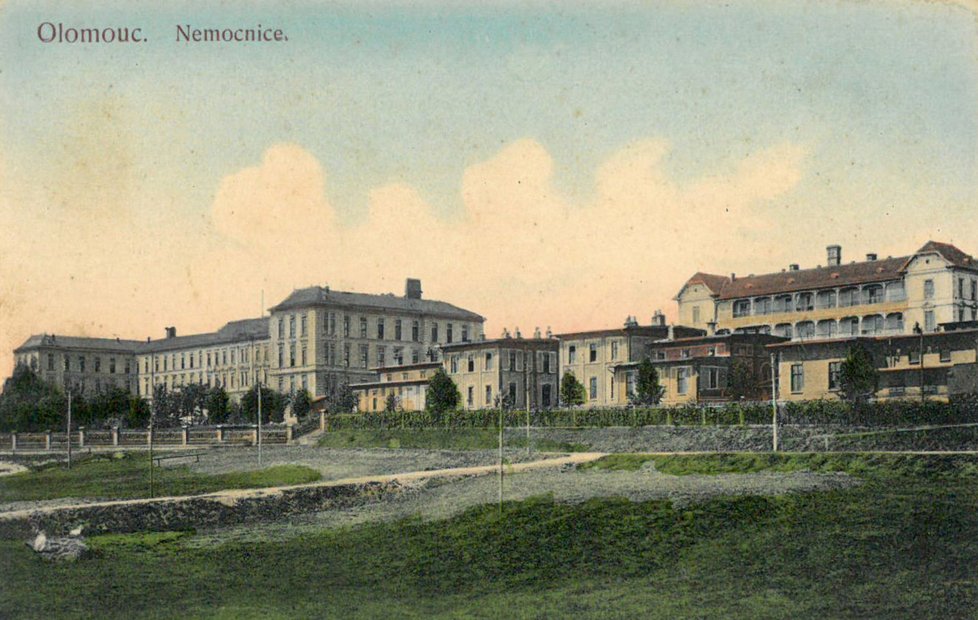Výstavba nemocnice započala v červnu 1894, po dvou letech bylo dokončeno i vnitřní zařízení prvního pavilonu.