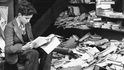 Londýnské knihkupectví zničené náletem, 1940