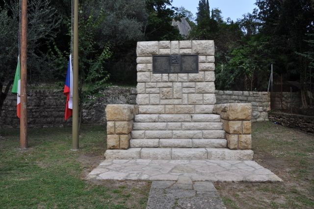 Pomník zajatých a popravených legionářů v italském městě Arco