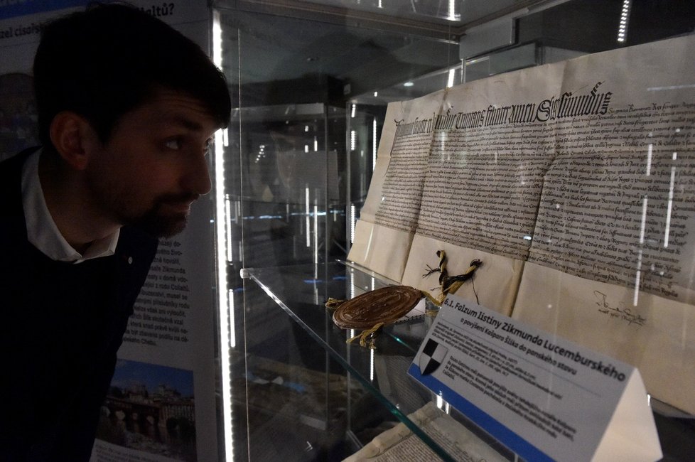 Součástí výstavy v Moravském zemském archivu v Brně je i falzum listiny Zikmunda Lucemburského.