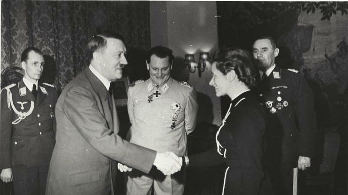 Hanna Reitschová s Adolfem Hitlerem