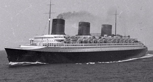 Větší než Titanic: Jak královna moří Normandie utonula