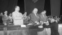 Stranická konference SED v červenci 1952. Zleva Walter Ulbricht, Wilhelm Pieck a Otto Grotewohl