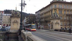 Oprava tramvajové trati v centru Prahy se přesune mezi Národní divadlo a Újezd.