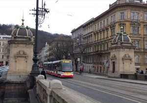 Oprava tramvajové trati v centru Prahy se přesune mezi Národní divadlo a Újezd.