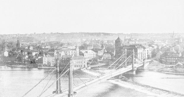 Snímek mostu Františka Josefa I. v Praze, kterému se lidově říkalo Eliščin. Období 1885–1890.