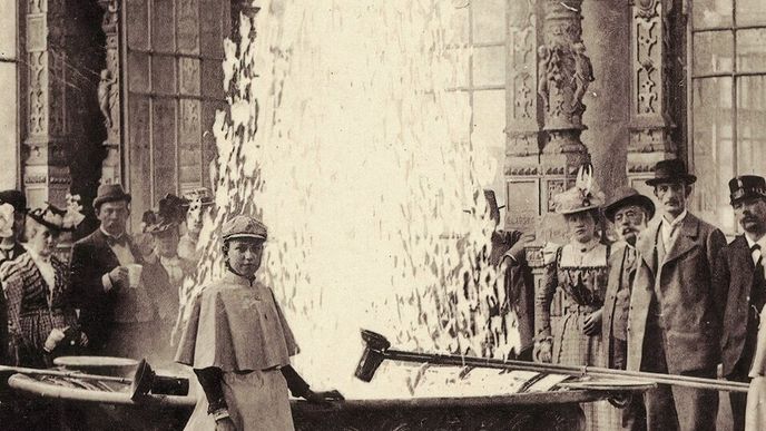 Oficiálně mají Karlovy Vary 81 pramenů, ale ve skutečnosti jsou všechny jen odnožemi Vřídla Oficiálně mají Karlovy Vary 81 pramenů, ale ve skutečnosti jsou všechny jen odnožemi Vřídla