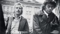 Václav Havel a filozof Jiří Němec na Malostranském náměstí v Praze 21. 9. 1976. Na snímku pořízeném StB odcházejí ze soudního jednání s undergroundovými hudebníky v blízké Karmelitské ulici. Tehdy vzniklo společenství Charty 77. Václav Havel a filozof Jiří Němec na Malostranském náměstí v Praze 21. 9. 1976. Na snímku pořízeném StB odcházejí ze soudního jednání s undergroundovými hudebníky v blízké Karmelitské ulici. Tehdy vzniklo společenství Charty 77.