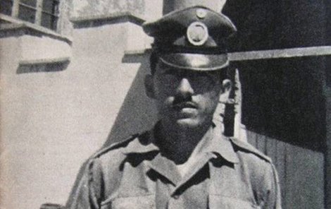Terán jako praporčík bolívijské armády.