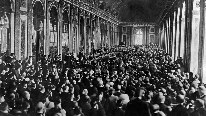 Přijetí Versailleskaé smlouvy bylo předehrou úmluvy, která ponížila Bulharsko.
