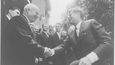 Nikita Chruščov - John Fitzgerald Kennedy: Sovětský vůdce Nikita Chruščov a americký prezident John Fitzgerald Kennedy na summitu ve Vídni 3. a 4. června 1961 projednali aktuální mezinárodně politické otázky, odzbrojení a vzájemné vztahy.