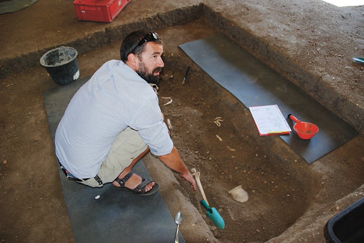 Jeden den archeologem v History Parku Ledčice