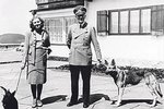 Adolf Hitler s Evou Braunovou na Orlím hnízdě v roce 1942.