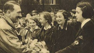 Takto se veselila Hitlerova děvčata v době, kdy jejich vrstevnice posílali do lágrů