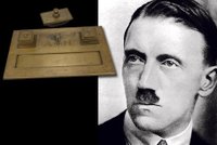 Hitlerova deska, na které podepsal Mnichovskou dohodu, se vydražila za 8 milionů!
