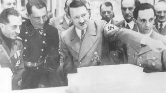 Konec konspirační teorie: Vědci analýzou Hitlerových zubů potvrdili, že diktátor zemřel v roce 1945
