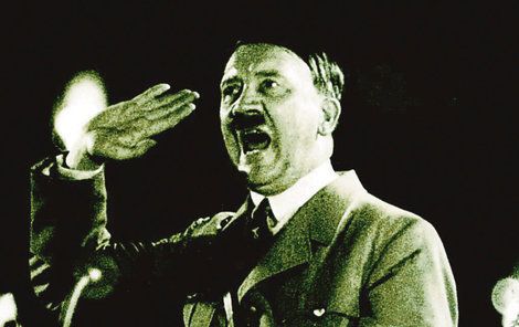 Nacistický vůdce Adolf Hitler (†56)