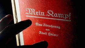 V Německu poprvé od konce války vyšel Hitlerův Mein Kampf.