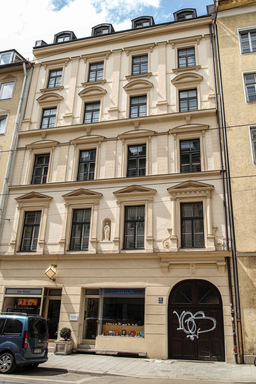 Dům, kde ve dvacátých letech Hitler v Mnichově bydlel.