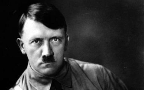 Nacistický diktátor Adolf Hitler (†56).