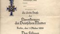 Das Ehrenkreuz der Deutschen Mutter (Čestný kříž německé matky) – obvykle přezdívaný Mutterkreuz s darovacím dekretem