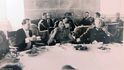 Fotka ze slavnostní svatební večeře, na které měl promluvit i Adolf Hitler. Fotka ze slavnostní svatební večeře, na které měl promluvit i Adolf Hitler.