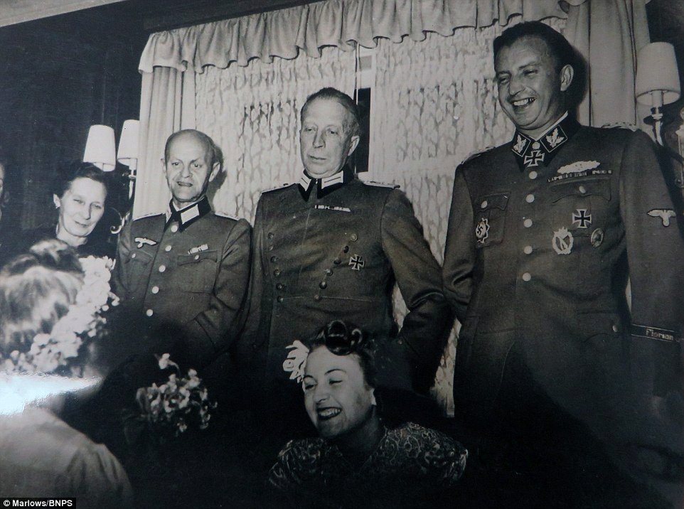 Na svatbě v Salzburku bylo přítomno několik desítek vysoce postavených nacistů.