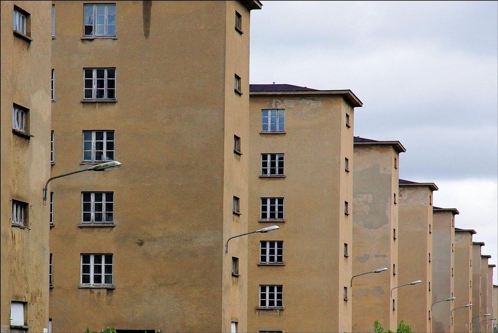 Takto zuboženě vypadaly paneláky před rekonstrukcí. V podstatě se jednalo již o ruiny.