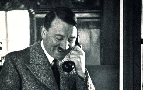 Hitlerův telefonní seznam byl objeven po 72 letech.