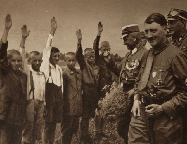Neobvyklé fotografie Adolfa Hitlera