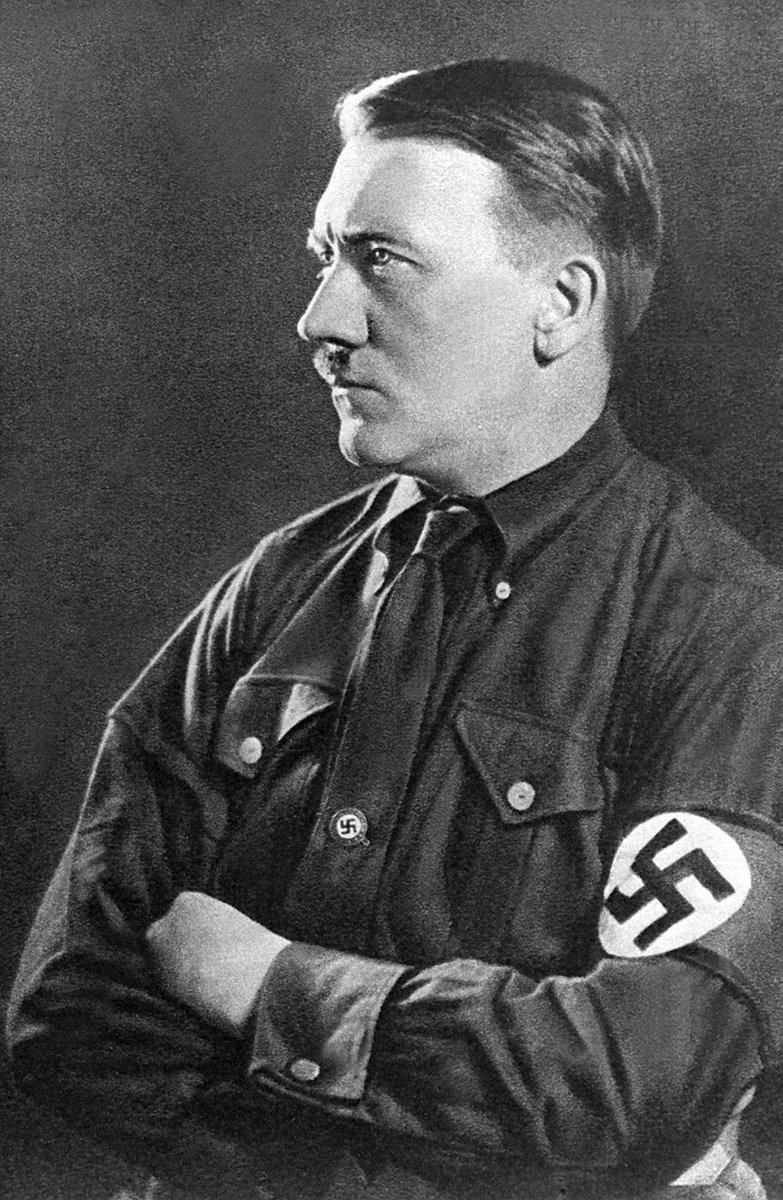 Téměř neznámá fotka, na které je vidět, že Hitler už není roztřeseným mladíkem, ale mužem,který získal respekt a sebevědomí