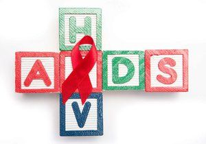 Nakažených virem HIV, který může vést i k AIDS, v Česku přibývá.