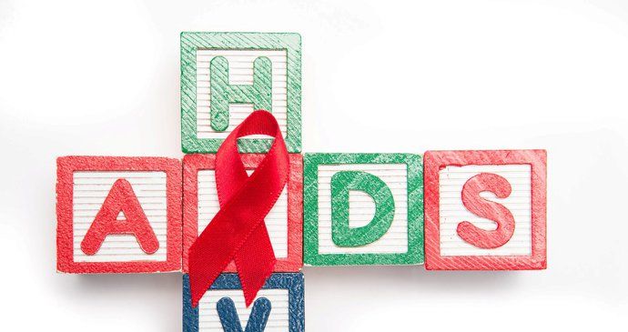 HIV pozitivní nemusí o své infekci informovat sexuální partnery. Riskují, říká lékař.