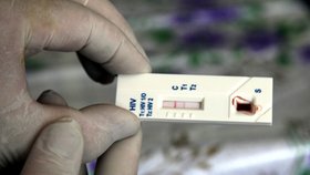 Třetina žáků si myslí, že hormonální antikoncepce je ochrání před HIV infekcí.