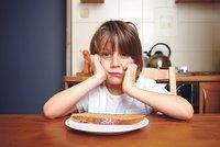 Obědy pro chudé české děti: Zaplatí se z peněz EU 20 milionů jídel?