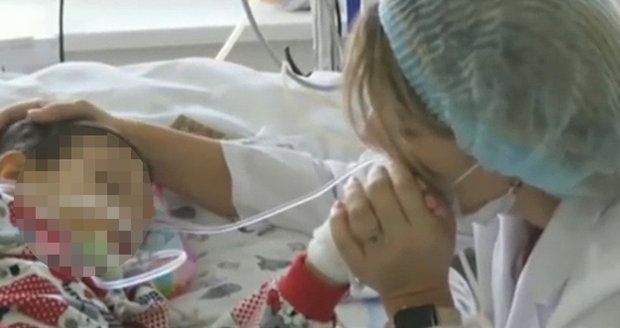 Turek zmlátil syna (6) železnou tyčí: Chlapec neudělal úkol, teď bojuje o život